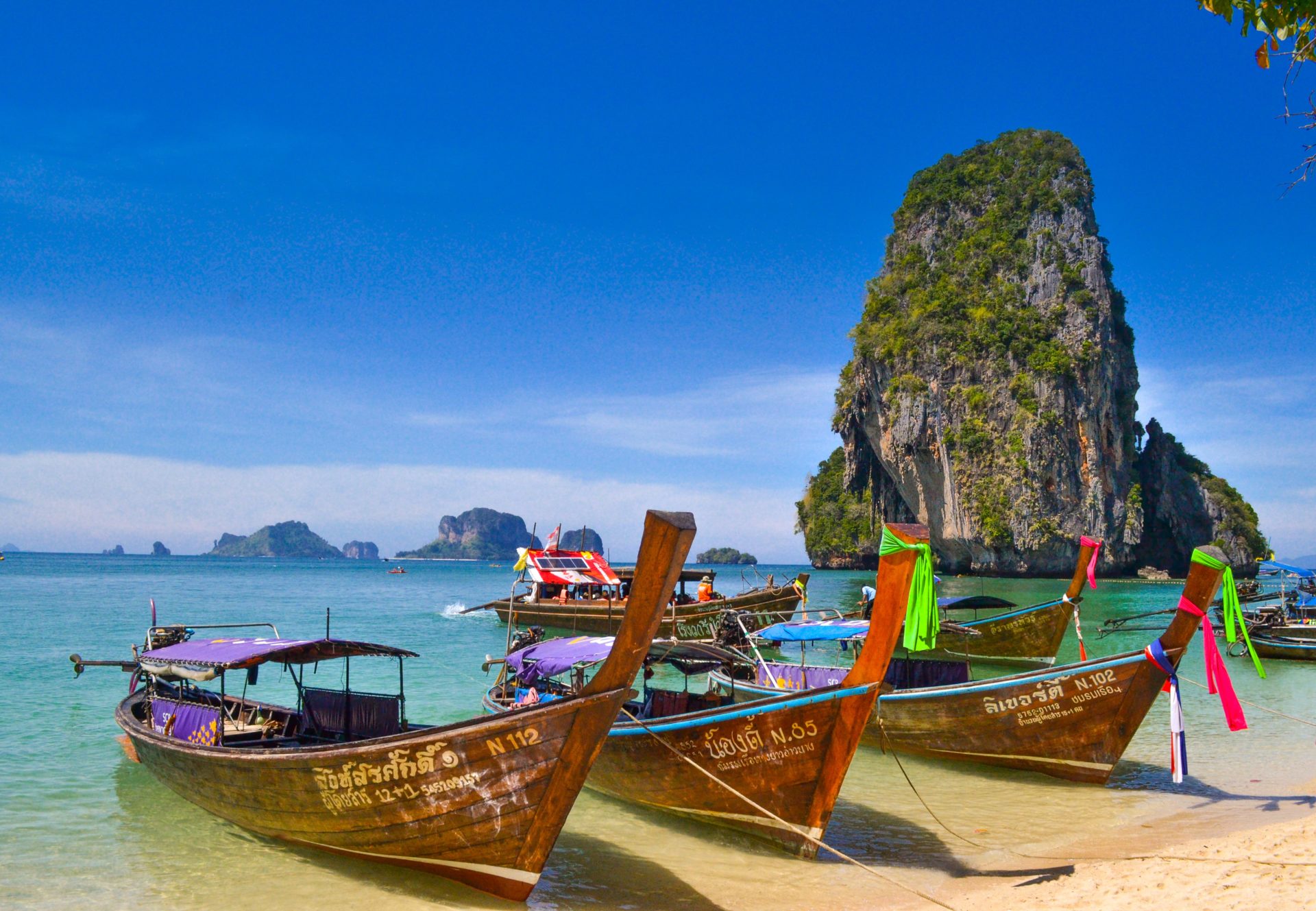 how to budget travel thailand